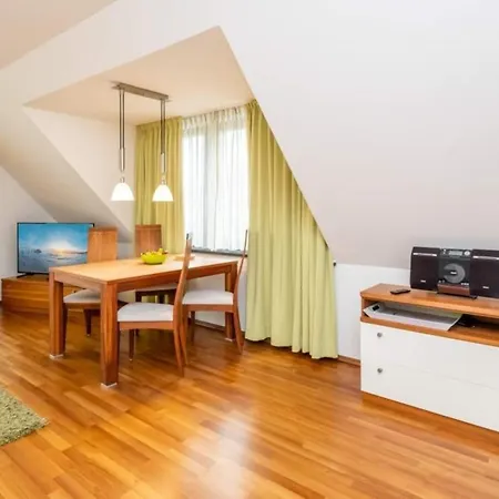 Kaufmannshof App 4 *