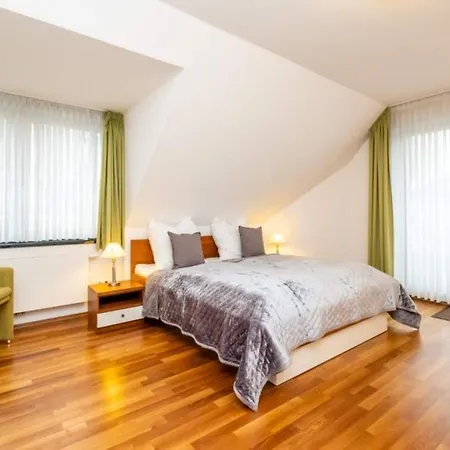 Kaufmannshof App 4 *